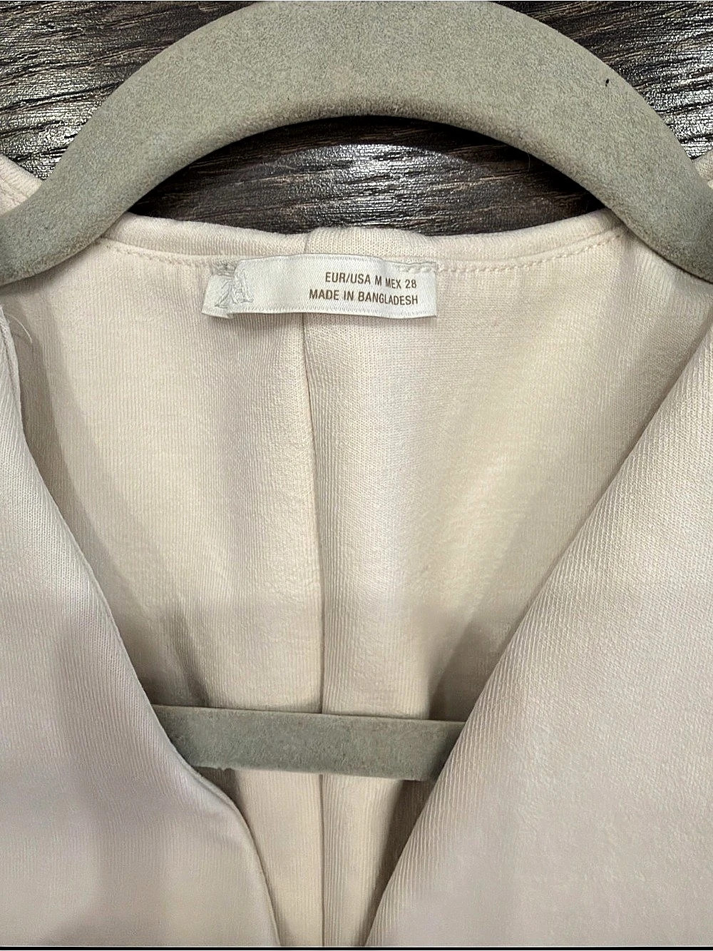 ZARA Vest and Barrel Leg pants set in Oyster-White Size Medium - Picture 4 of 10